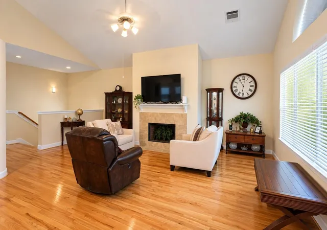 Photo 3 of Single family home for sale at 3645 Main Plz Dr, Houston, TX 77025 | MLS# 66236988 | Listing updated on 2026-09-15