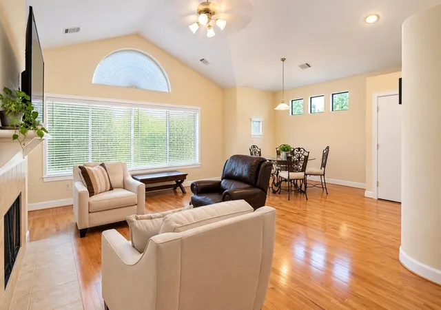 Photo 3 of Single family home for sale at 3645 Main Plz Dr, Houston, TX 77025 | MLS# 66236988 | Listing updated on 2026-09-15
