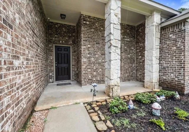 Photo 3 of Sale Pending at 9850 Hunter Springs, Conroe, TX 77306 | MLS# 10679998 | Listing updated on 2026-10-08
