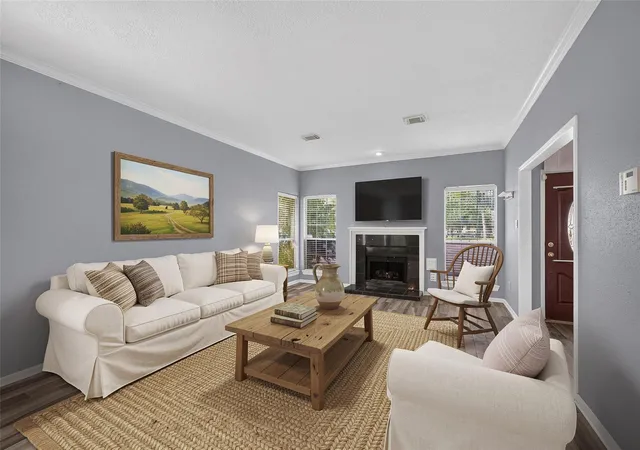 Photo 2 of Single family home for sale at 1522 Pear Brk Trl, Houston, TX 77062 | MLS# 25950216 | Listing updated on 2026-09-12