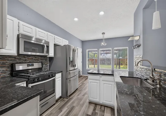 Photo 3 of Single family home for sale at 1522 Pear Brk Trl, Houston, TX 77062 | MLS# 25950216 | Listing updated on 2026-09-12