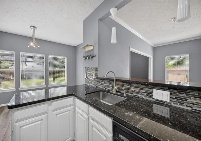 Photo 4 of Single family home for sale at 1522 Pear Brk Trl, Houston, TX 77062 | MLS# 25950216 | Listing updated on 2026-09-12