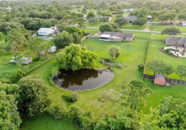 Photo 4 of Single family home for sale at 7301 Ave L 1/2, Santa Fe, TX 77510 | MLS# 9634053 | Listing updated on 2026-09-16