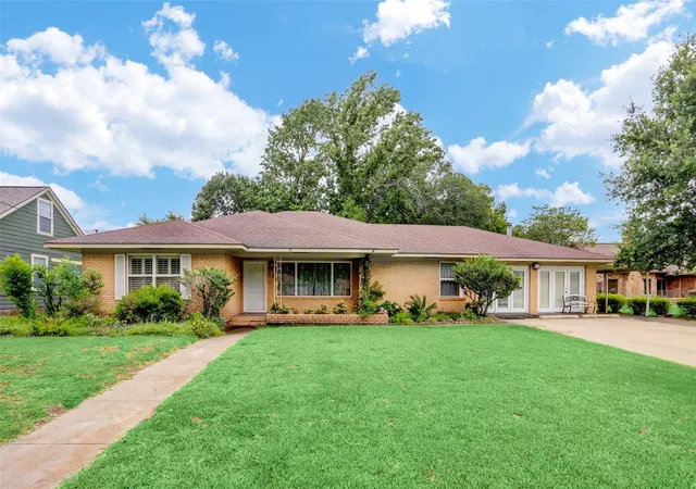 Photo 1 of Single family home for sale at 822 N Meyer St, Sealy, TX 77474 | MLS# 89856054 | Listing updated on 2026-09-03