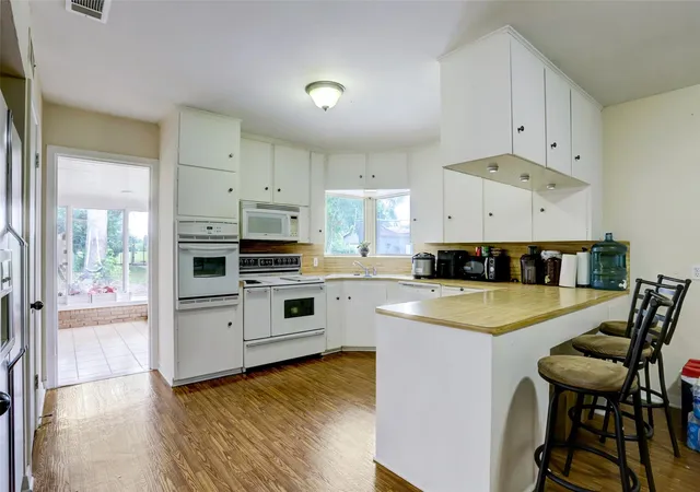 Photo 3 of Single family home for sale at 822 N Meyer St, Sealy, TX 77474 | MLS# 89856054 | Listing updated on 2026-09-03