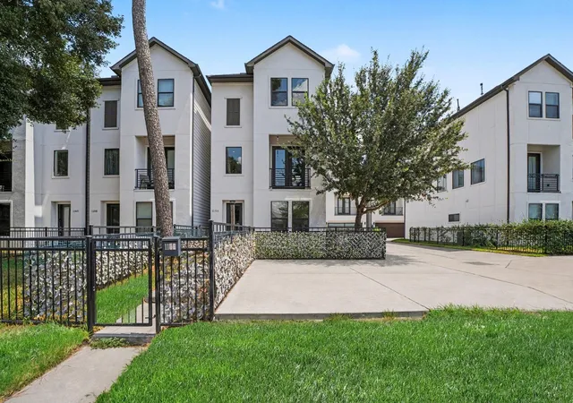 Photo 2 of Single family home for sale at 1156 Wycliffe Dr, Houston, TX 77043 | MLS# 51675885 | Listing updated on 2026-09-03