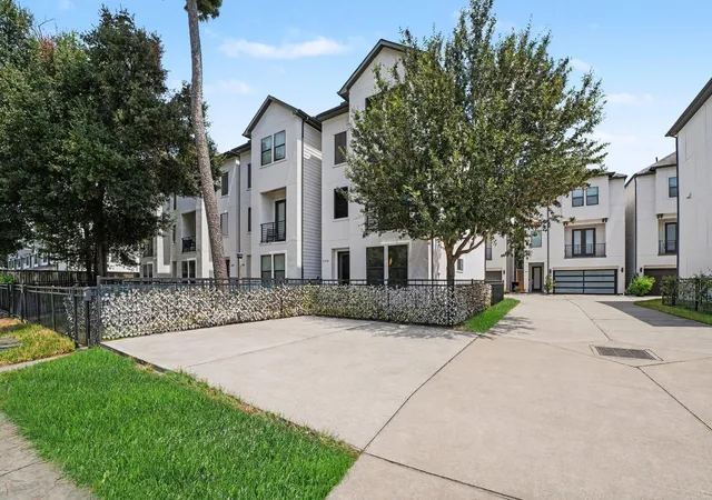 Photo 3 of Single family home for sale at 1156 Wycliffe Dr, Houston, TX 77043 | MLS# 51675885 | Listing updated on 2026-09-03