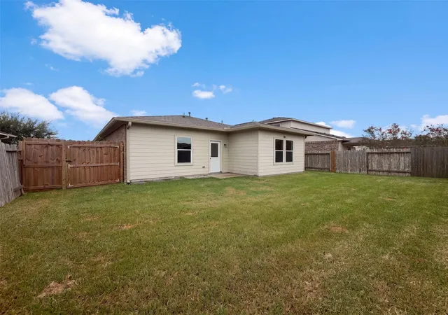 Photo 4 of Single family home for sale at 109 Mustang Stampede Dr, La Marque, TX 77568 | MLS# 42503255 | Listing updated on 2026-09-20