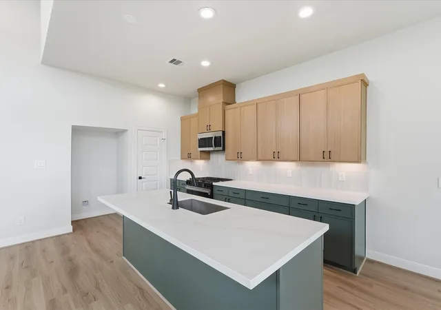 Photo 3 of Single family home for sale at 9214 Fort George St, Houston, TX 77063 | MLS# 20421097 | Listing updated on 2026-09-19