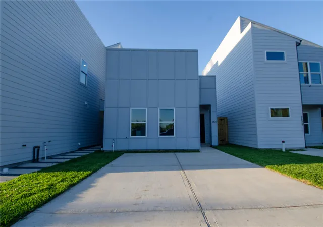 Photo 2 of Single family home for sale at 2830 Mansfield St, Houston, TX 77091 | MLS# 13968388 | Listing updated on 2026-09-24