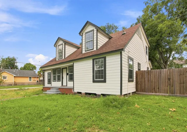 Photo 2 of Single family home for sale at 500 Ruth St, Baytown, TX 77520 | MLS# 73382046 | Listing updated on 2026-09-11