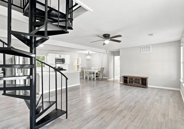 Photo 4 of Single family home for sale at 500 Ruth St, Baytown, TX 77520 | MLS# 73382046 | Listing updated on 2026-09-11