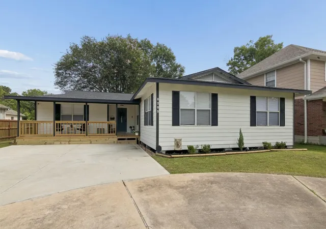 Photo 2 of Single family home for sale at 8205 Arrowhead Ln, Houston, TX 77075 | MLS# 26138181 | Listing updated on 2026-09-15