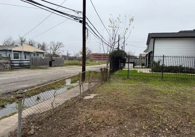 Photo 2 of Sale Pending at 3510 Cobb St, Houston, TX 77004 | MLS# 8007587 | Listing updated on 2026-10-05