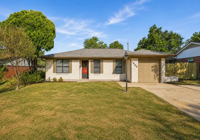 Photo 1 of Single family home for sale at 1404 Esther Blvd, Bryan, TX 77802 | MLS# 45108173 | Listing updated on 2026-09-11