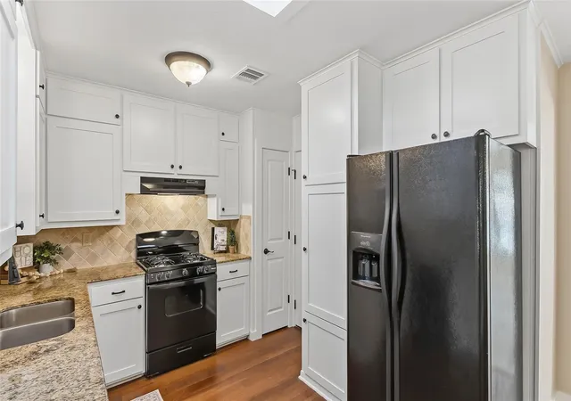 Photo 3 of Single family home for sale at 1404 Esther Blvd, Bryan, TX 77802 | MLS# 45108173 | Listing updated on 2026-09-11