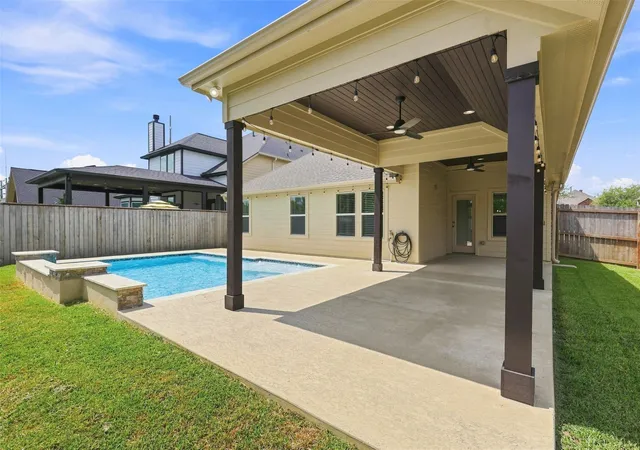 Photo 1 of Sale Pending at 2809 Parkside Village Ln, Pearland, TX 77581 | MLS# 54447009 | Listing updated on 2026-09-15
