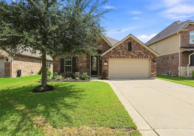 Photo 2 of Sale Pending at 2809 Parkside Village Ln, Pearland, TX 77581 | MLS# 54447009 | Listing updated on 2026-09-15