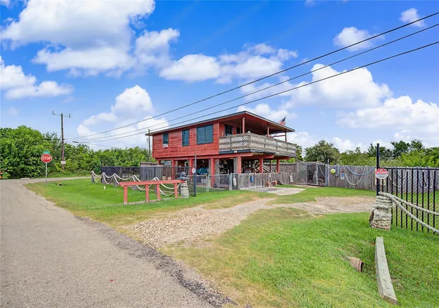 Photo 2 of Single family home for sale at 1019 Sunset Dr, Dickinson, TX 77539 | MLS# 62446040 | Listing updated on 2026-09-13
