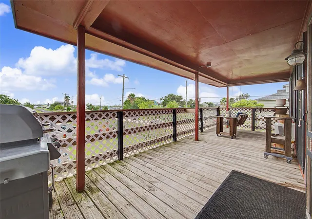 Photo 3 of Single family home for sale at 1019 Sunset Dr, Dickinson, TX 77539 | MLS# 62446040 | Listing updated on 2026-09-13