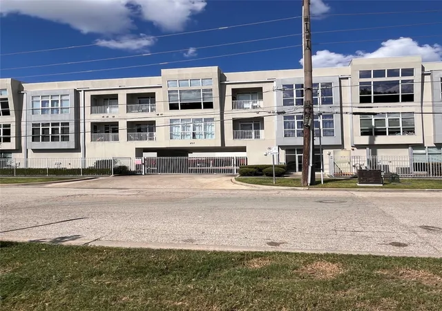 Photo 1 of Condo for sale at 207 Pierce St #206, Houston, TX 77002 | MLS# 49778541 | Listing updated on 2026-09-17