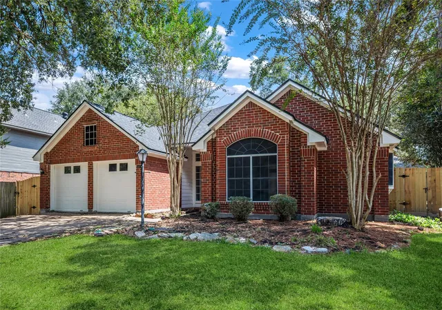 Photo 2 of Sale Pending at 5426 Fern Park Dr, Kingwood, TX 77339 | MLS# 58552844 | Listing updated on 2026-09-19