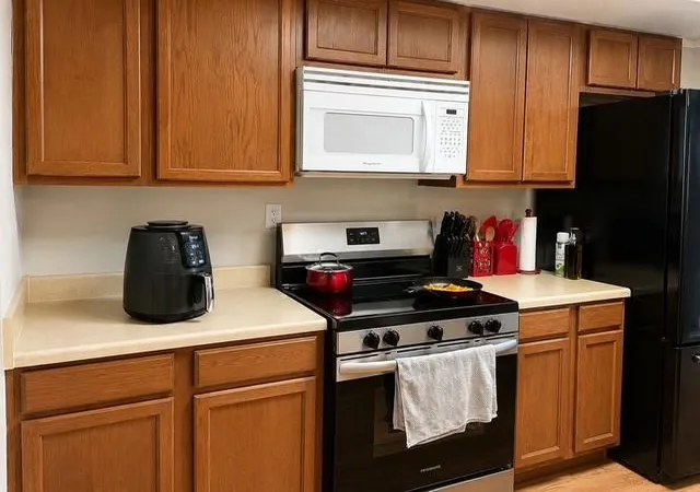 Listing Photo 3 - Condo for sale in building located at 781 Country Pl Dr, Houston, TX 77079 - Unit #2032