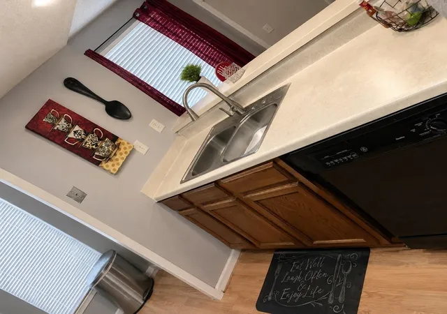 Listing Photo 4 - Condo for sale in building located at 781 Country Pl Dr, Houston, TX 77079 - Unit #2032