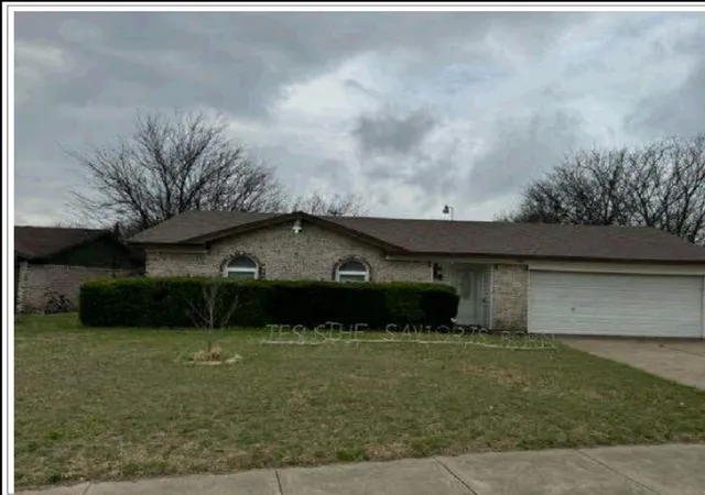 Photo 2 of Single family home for sale at 331 Springwillow Rd, Burleson, TX 76028 | MLS# 93841036 | Listing updated on 2026-09-17
