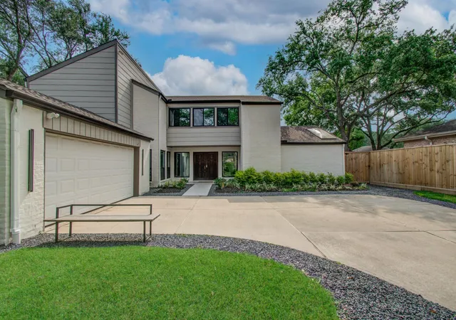 Photo 3 of Single family home for sale at 1607 Big Lake Dr, Houston, TX 77077 | MLS# 12617534 | Listing updated on 2026-09-26