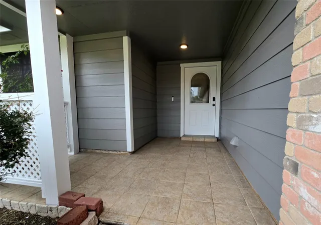 Photo 2 of Single family home for sale at 1109 Willow Crk Dr, La Porte, TX 77571 | MLS# 70699973 | Listing updated on 2026-09-11