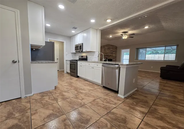Photo 3 of Single family home for sale at 1109 Willow Crk Dr, La Porte, TX 77571 | MLS# 70699973 | Listing updated on 2026-09-11