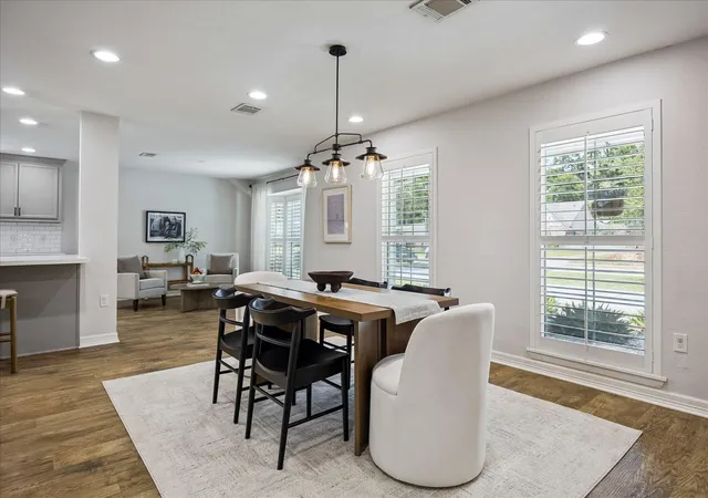 Photo 4 of Sale Pending at 10143 Whiteside Ln, Houston, TX 77043 | MLS# 24249549 | Listing updated on 2026-10-07