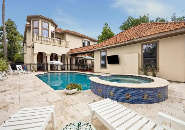 Photo 3 of Mansion for sale at 8448 Westview Dr, Houston, TX 77055 | MLS# 31517228 | Listing updated on 2026-09-20