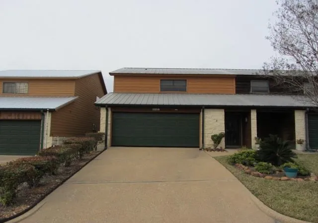 Photo 1 of Townhouse for sale at 1914 20th Street, Huntsville, TX 77340 | MLS# 89492980 | Listing updated on 2026-09-12