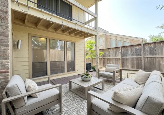 Photo 2 of Condo for sale at 1881 Bering Dr #58, Houston, TX 77057 | MLS# 91937699 | Listing updated on 2026-09-24