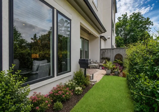 Photo 3 of Single family home for sale at 1513 Cunningham Parc Ln, Houston, TX 77055 | MLS# 85620175 | Listing updated on 2026-09-24