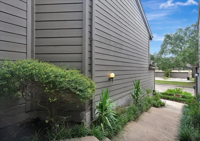 Photo 3 of Townhouse for sale at 18022 Bal Harbour Dr, Houston, TX 77058 | MLS# 97029870 | Listing updated on 2026-09-19