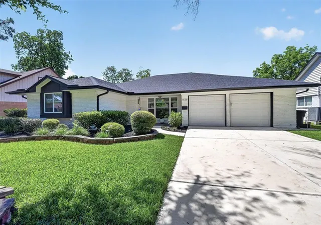 Photo 1 of Single family home for sale at 1626 Seagate Ln, Houston, TX 77062 | MLS# 58863627 | Listing updated on 2026-09-19