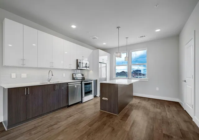 Photo 2 of Condo for sale at 4819 Caroline St #306, Houston, TX 77004 | MLS# 54357088 | Listing updated on 2026-09-04
