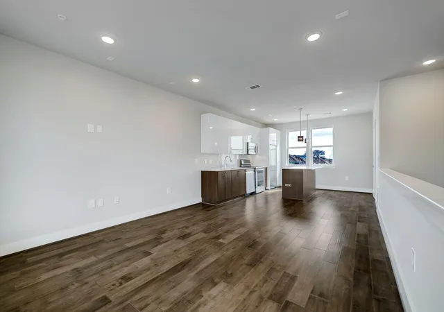 Photo 4 of Condo for sale at 4819 Caroline St #306, Houston, TX 77004 | MLS# 54357088 | Listing updated on 2026-09-04