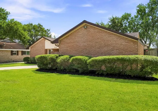 Photo 2 of Single family home for sale at 4943 Cheena Dr, Houston, TX 77096 | MLS# 46641100 | Listing updated on 2026-09-23