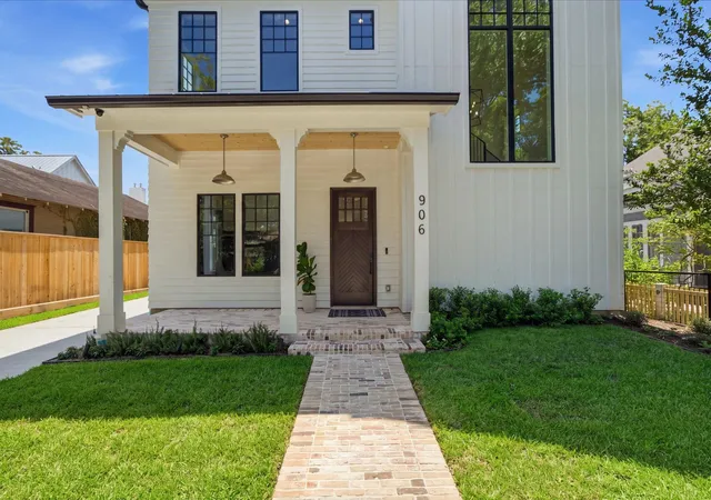 Photo 2 of Single family home for sale at 906 Bayland Ave, Houston, TX 77009 | MLS# 56747960 | Listing updated on 2026-09-19