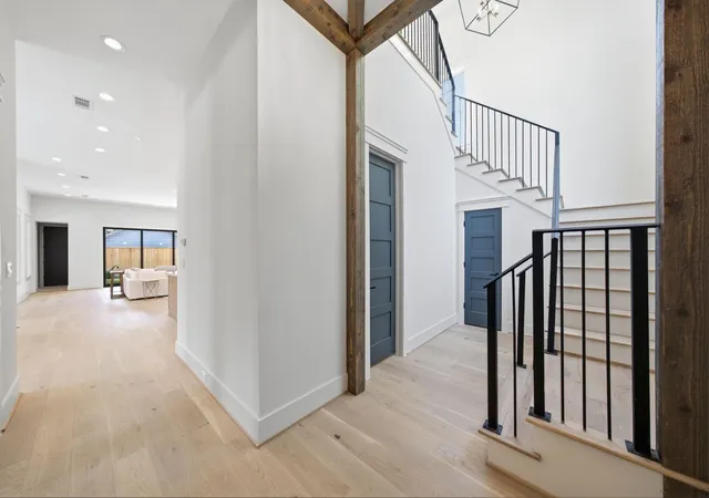 Photo 3 of Single family home for sale at 906 Bayland Ave, Houston, TX 77009 | MLS# 56747960 | Listing updated on 2026-09-19
