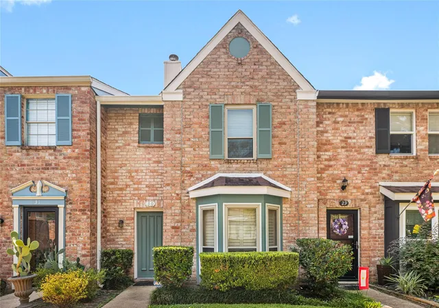 Photo 3 of Townhouse for sale at 5800 Lumberdale Rd #30, Houston, TX 77092 | MLS# 60332375 | Listing updated on 2026-09-17