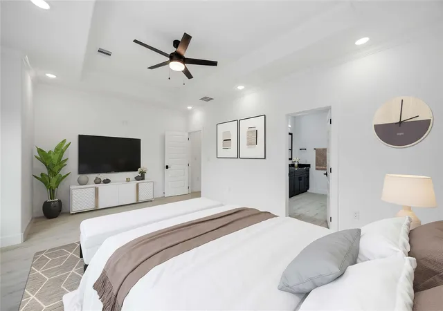 Listing Photo 5 - Condo for sale in building located at 3020 Retta St, Houston, TX 77026