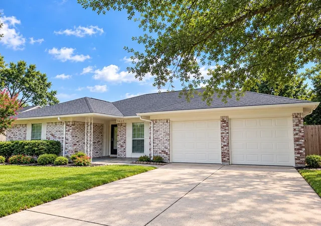 Photo 1 of Sale Pending at 8831 Hendon Ln, Houston, TX 77036 | MLS# 10881950 | Listing updated on 2026-10-04