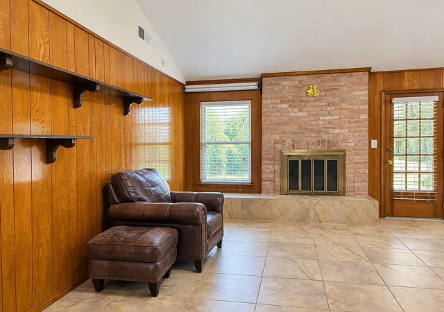 Photo 3 of Sale Pending at 8831 Hendon Ln, Houston, TX 77036 | MLS# 10881950 | Listing updated on 2026-10-04