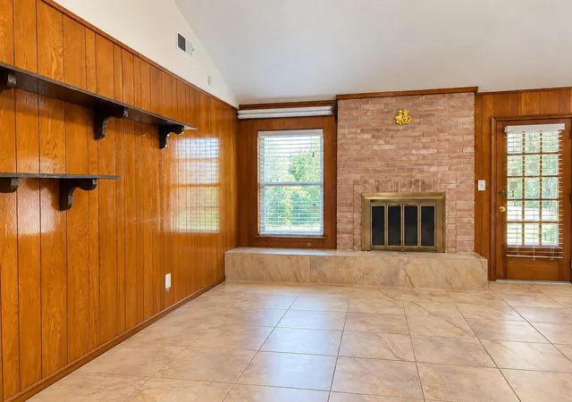 Photo 3 of Sale Pending at 8831 Hendon Ln, Houston, TX 77036 | MLS# 10881950 | Listing updated on 2026-10-04