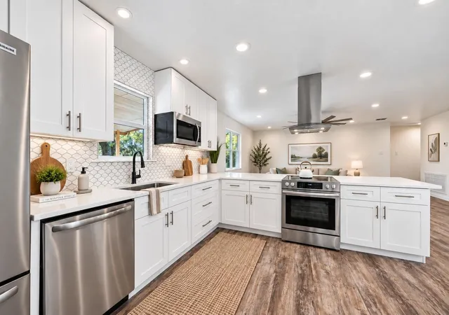 Photo 2 of Single family home for sale at 1231 Lavaca, Canyon Lake, TX 78133 | MLS# 94019755 | Listing updated on 2026-09-11